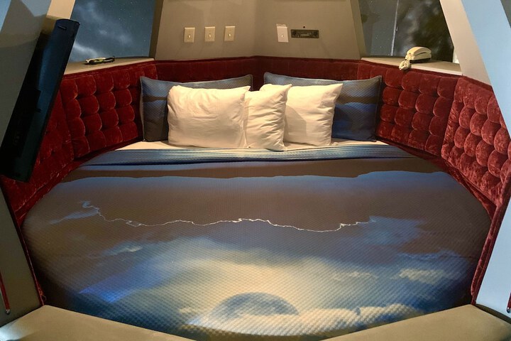 Room 76 of 293