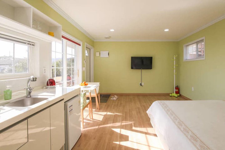 Room 7 of 73