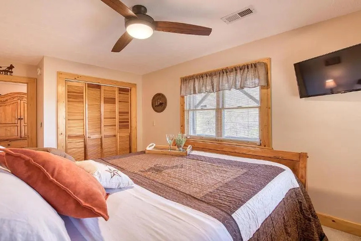 Room 5 of 18