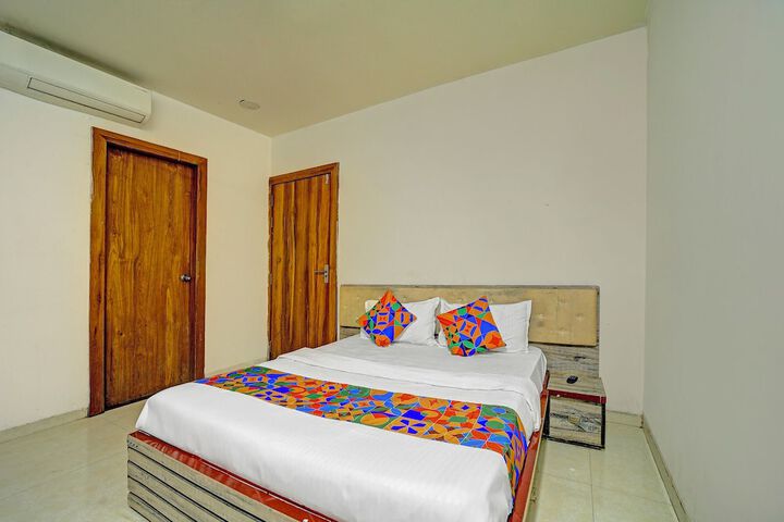 Room 18 of 28