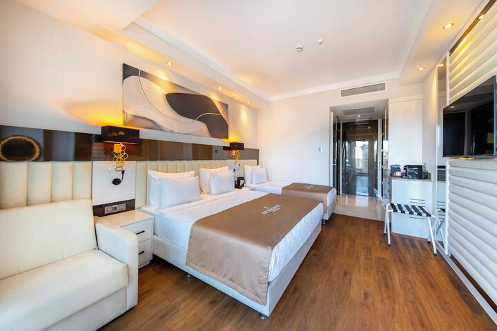 Room 4 of 28