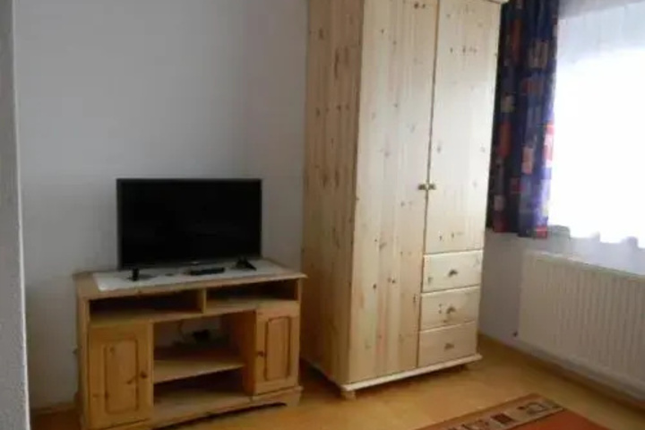 Room 2 of 8