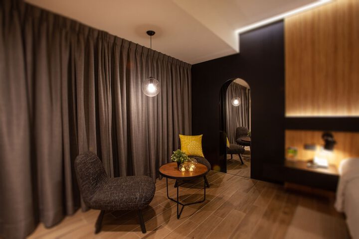 Room 10 of 118