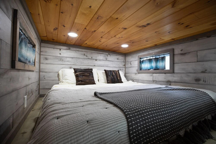 Stunning Modern Tiny Home W / grill