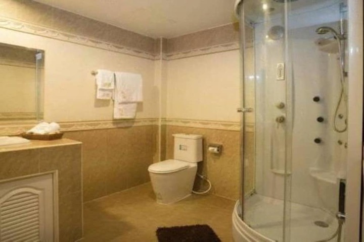 Room 7 of 10