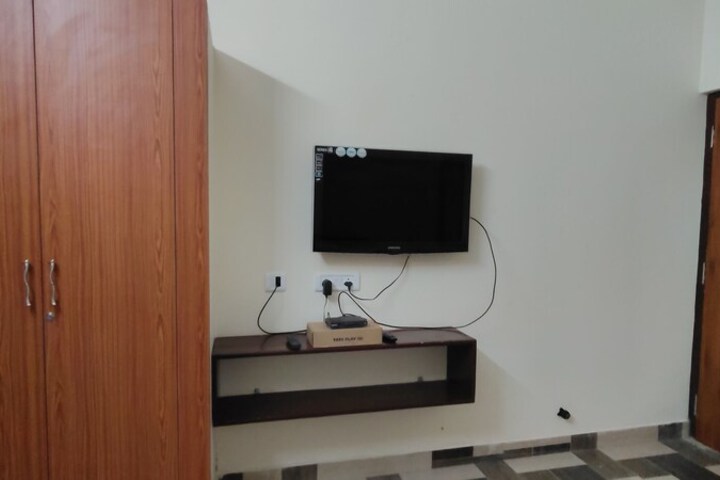 Room 5 of 22