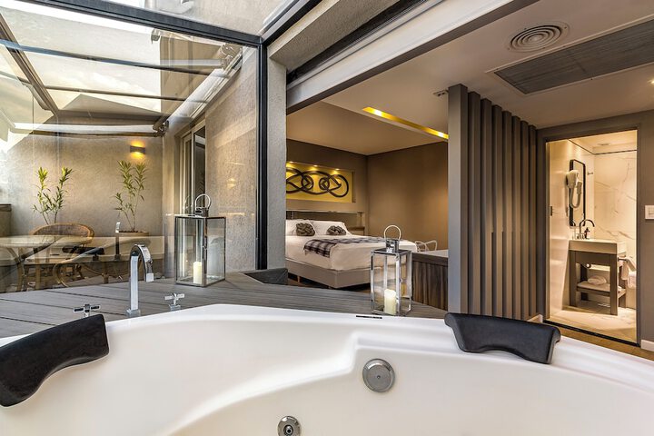 Room 17 of 27