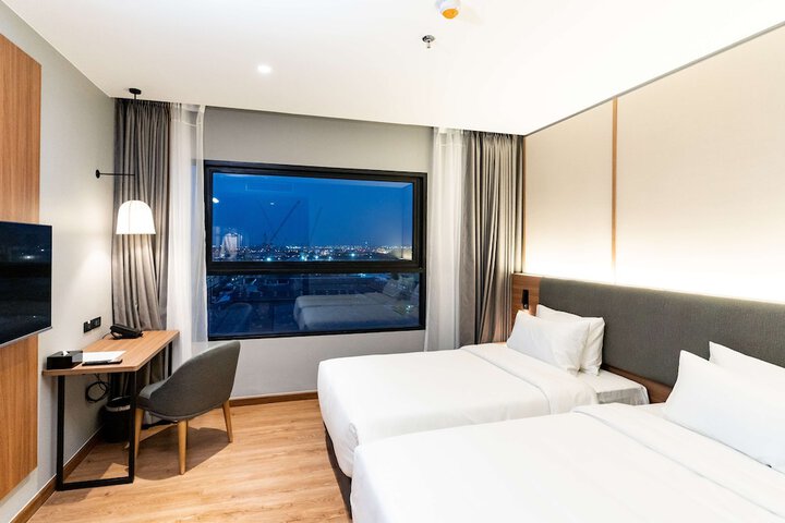 Room 12 of 112