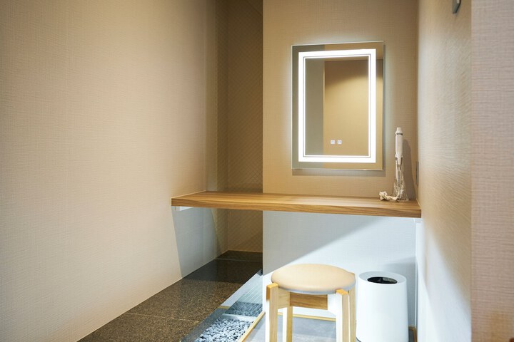 Room 12 of 107