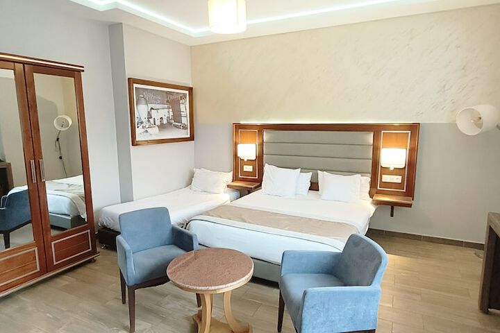 Room 9 of 82