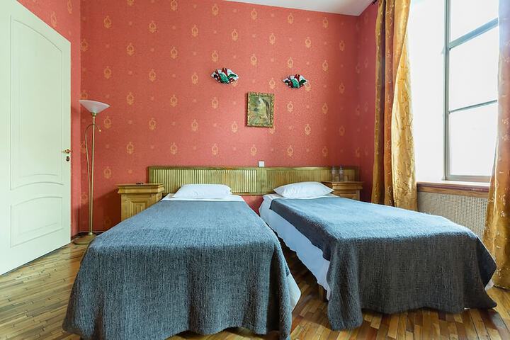 Room 13 of 151