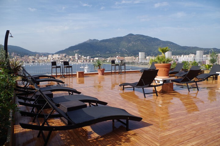 Sundeck 43 of 48