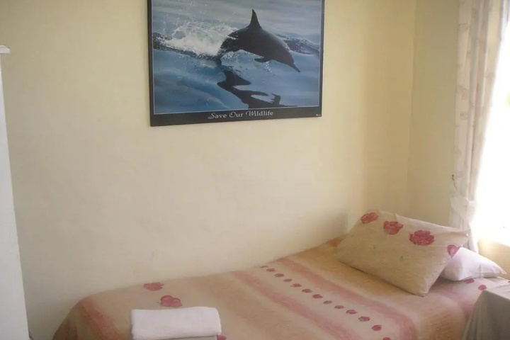 Room 6 of 11