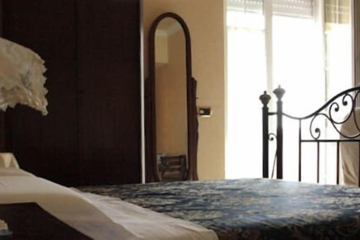 Room 5 of 14