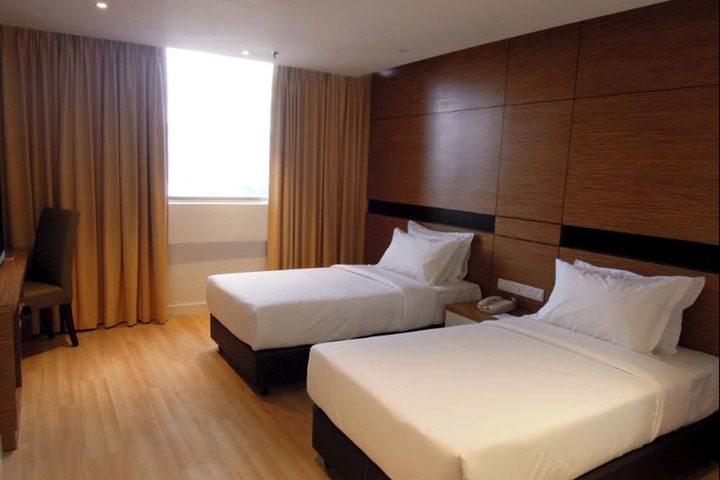 Room 12 of 32