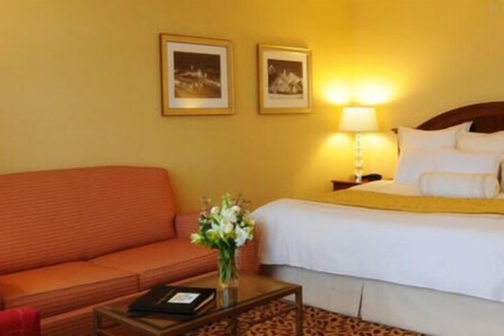 Room 9 of 27