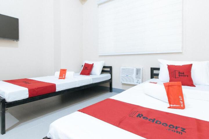 RedDoorz Plus at Torre De Manuel Residences 1