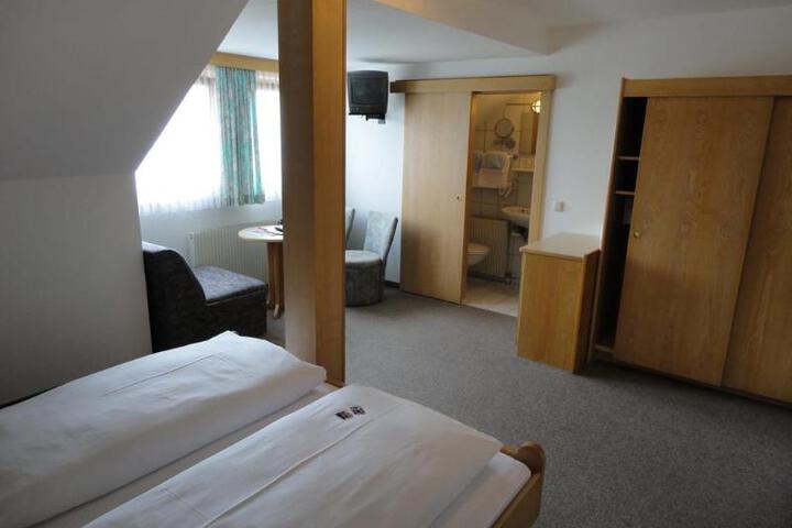 Room 3 of 10