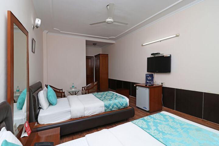 Room 9 of 14