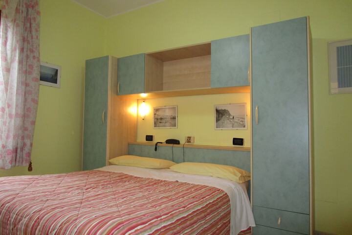 Room 2 of 38