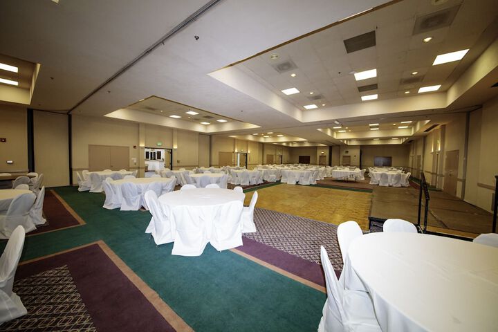 Ballroom/Hall 23 of 30