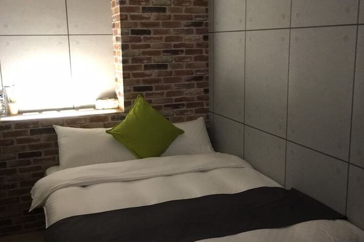 Room 10 of 48