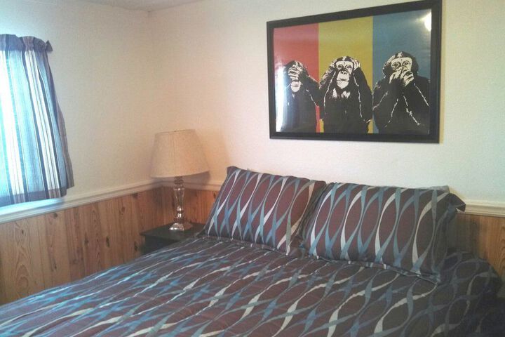 Room 4 of 16