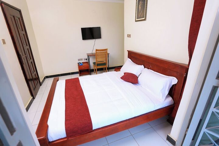 Room 9 of 18