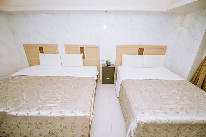 Room 28 of 53