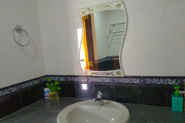 Room 12 of 33