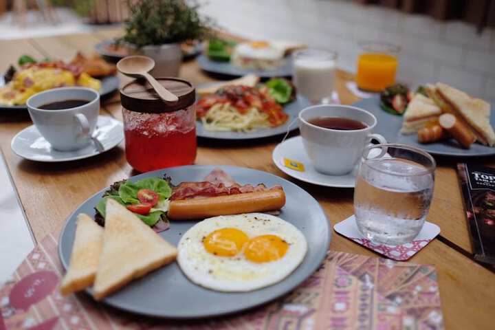 Breakfast/Coffee Service 25 of 40