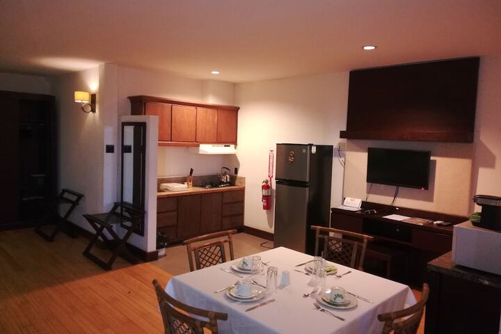 Room 33 of 87