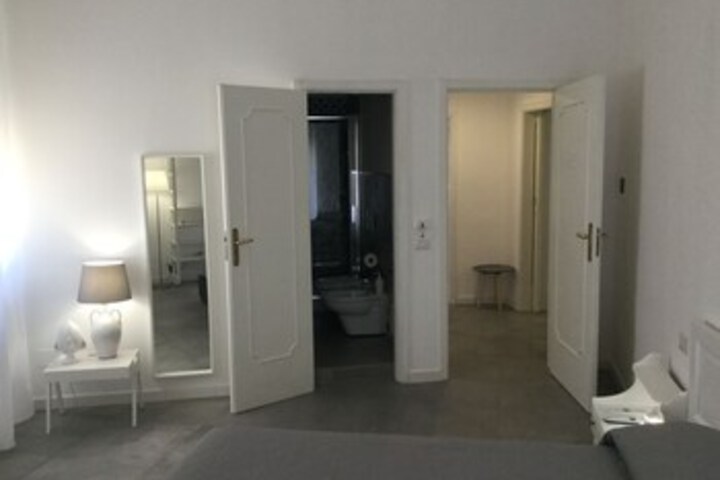 Room 20 of 33