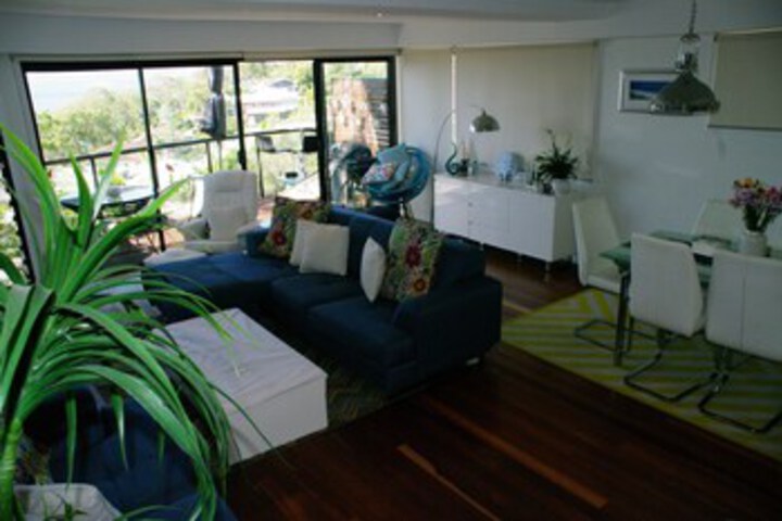 Room 5 of 10