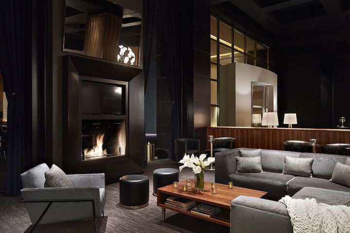 Lounge 40 of 50