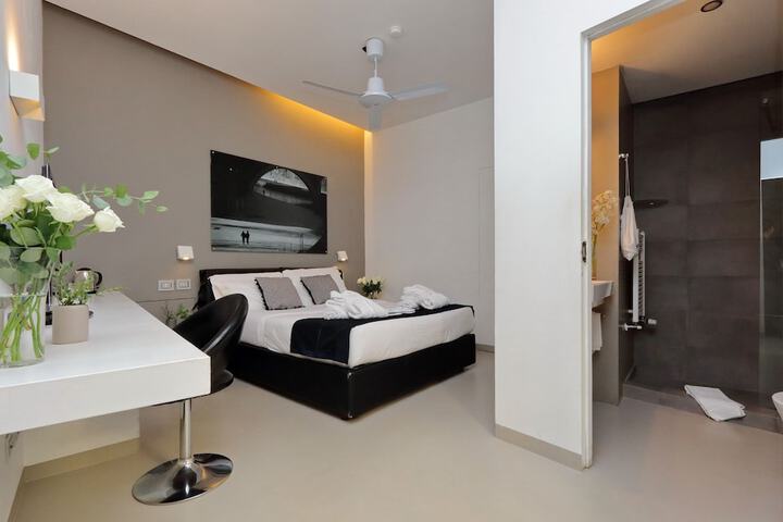 Room 5 of 33
