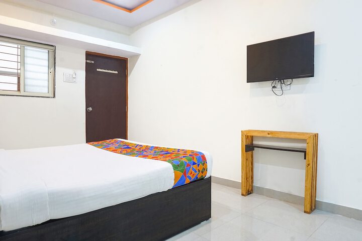 Room 8 of 34