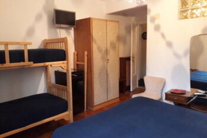 Room 10 of 12