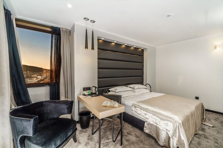Room 25 of 46