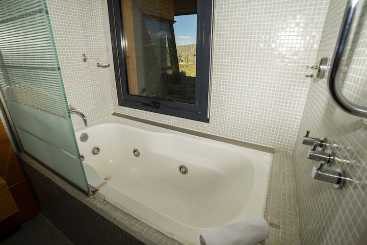 Jetted tub