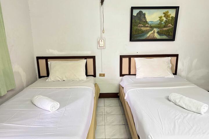 Room 5 of 25