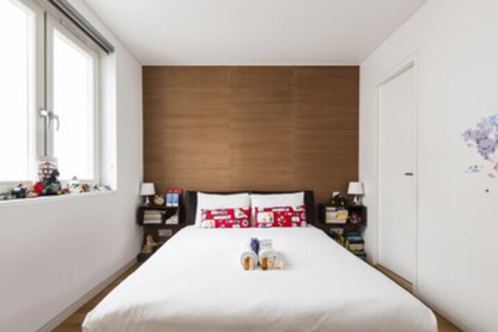 Room 16 of 28