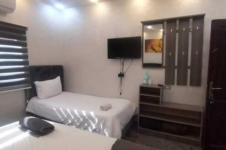 Room 12 of 16