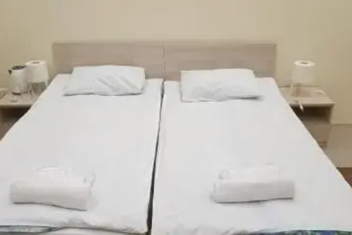 Room 6 of 9