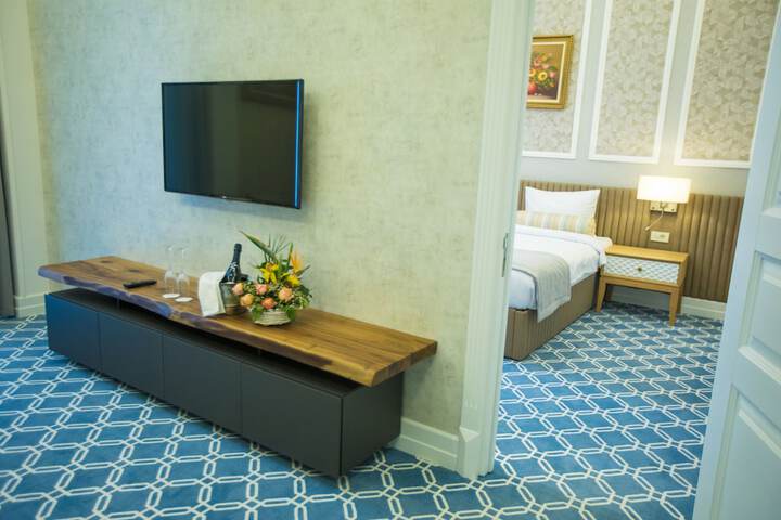 Room 27 of 52