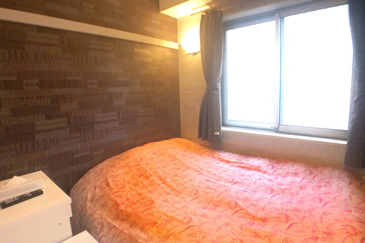 Room 6 of 14