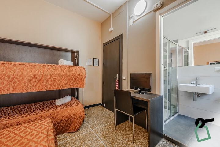 Room 8 of 60