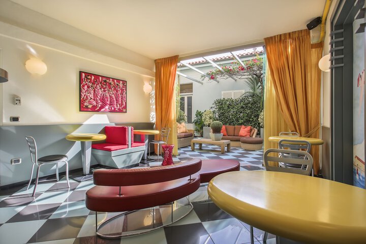 Lounge 55 of 65