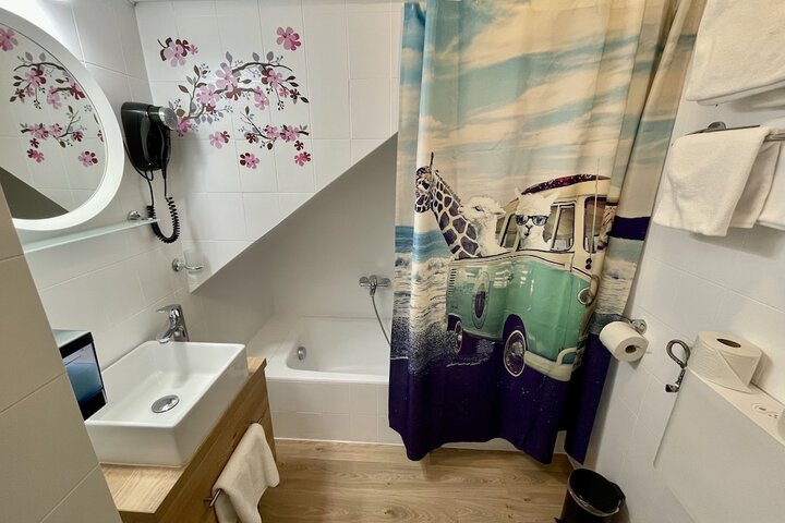 Room 43 of 66