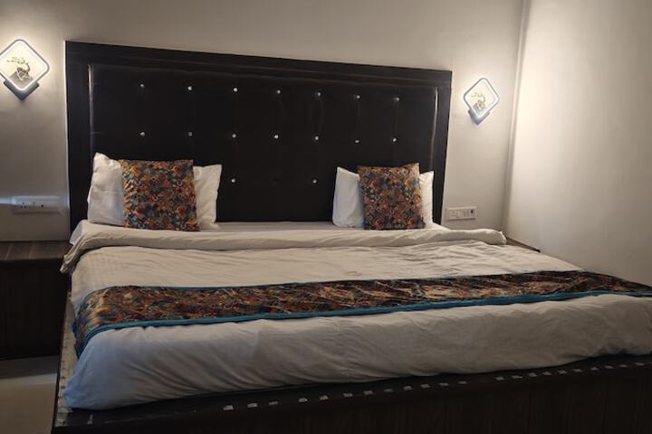 Room 13 of 24